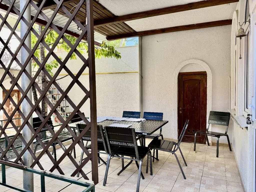 Дом с террасами и видом на море, рядом с центром