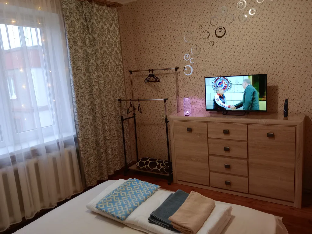 Комфортная 2-комнатная квартира с маленьким парком во дворе