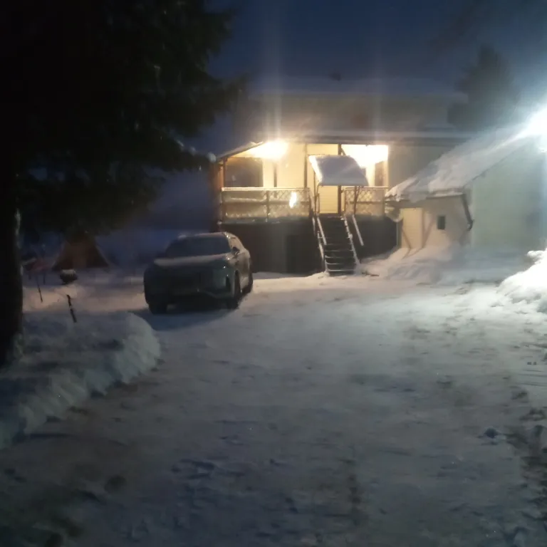 Домик у озера в Карелии