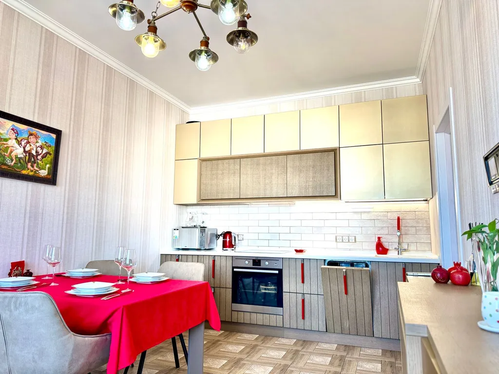 Просторная квартира с шикарным видом рядом с центральной набережной — аренда посуточно в Адлер