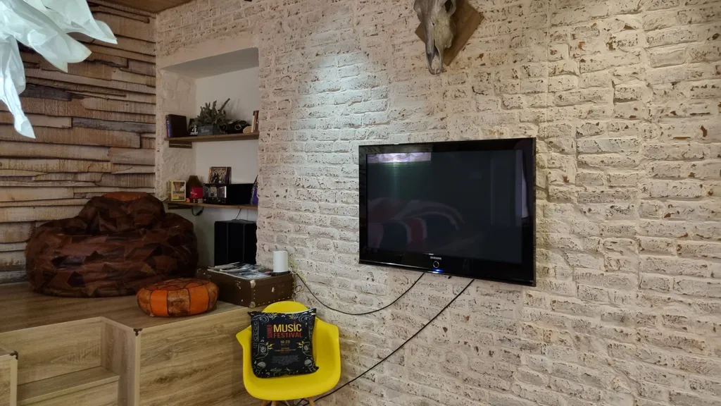 Студия на Центральной набережной у Кремля (Red studio)