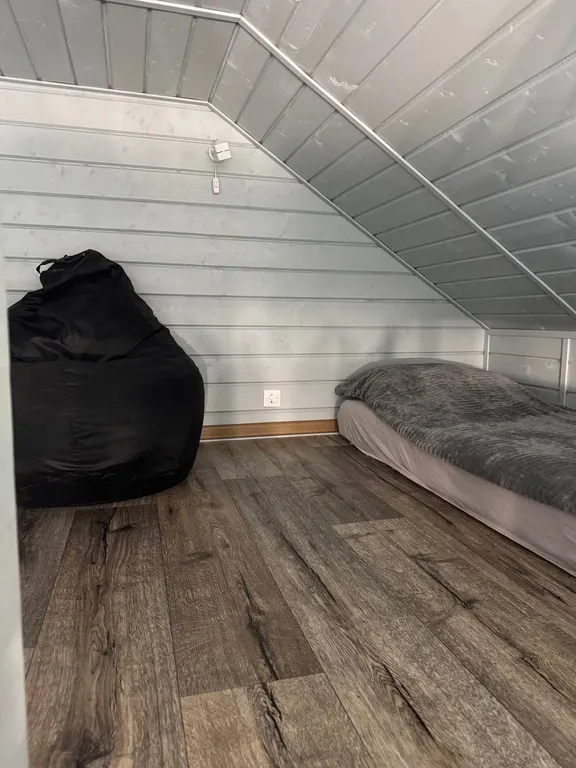 Дом на берегу реки