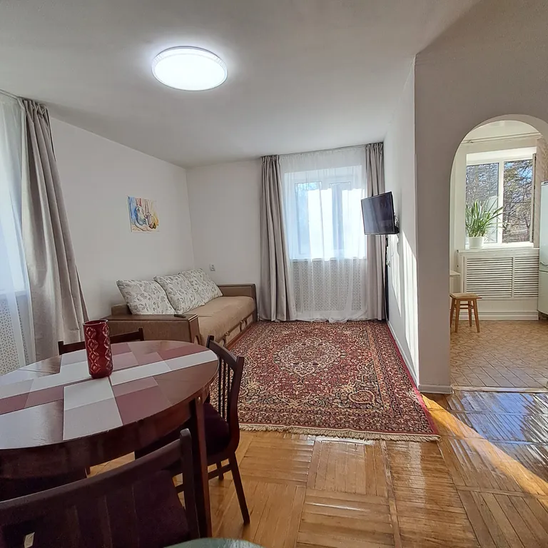 Светлая квартира в центре города с видом на новый сквер