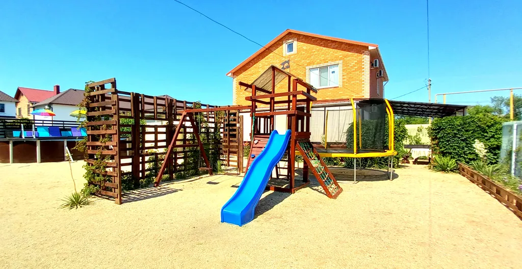 Комната с кухонным уголком и верандой