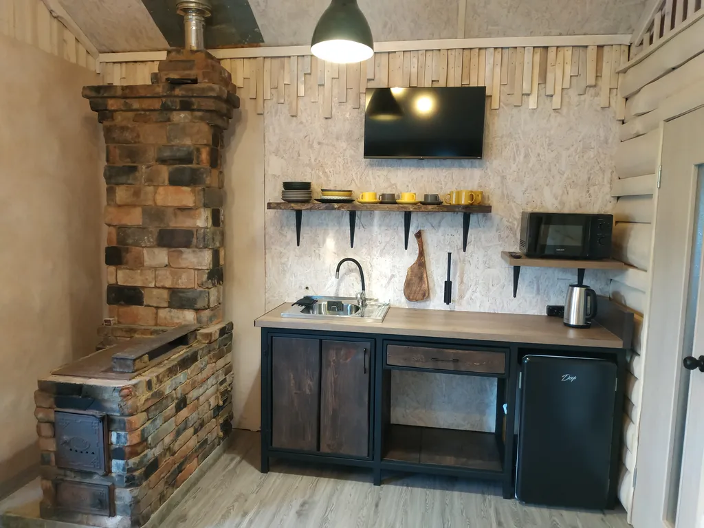 Уютный дом в лесу