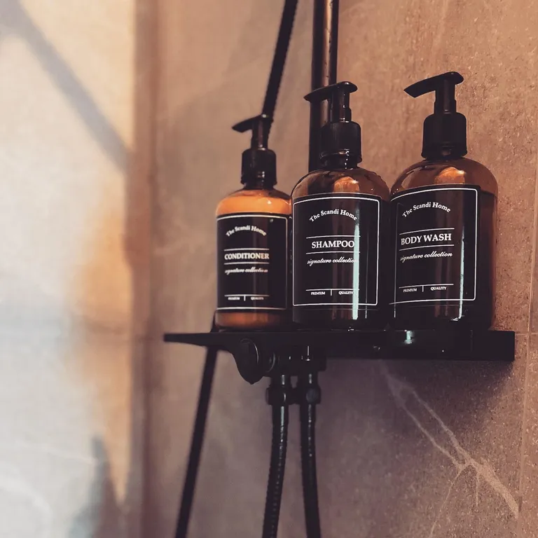 Дом-шале в окружении сосен + зона барбекю с костровой чашей и мангалом