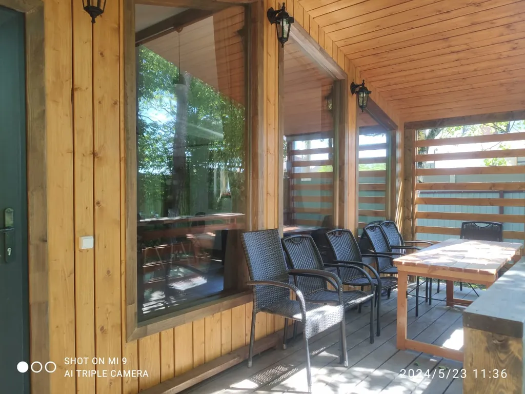 Новый стильный дом, большая лесная территория, недалеко от пруда с пляжем