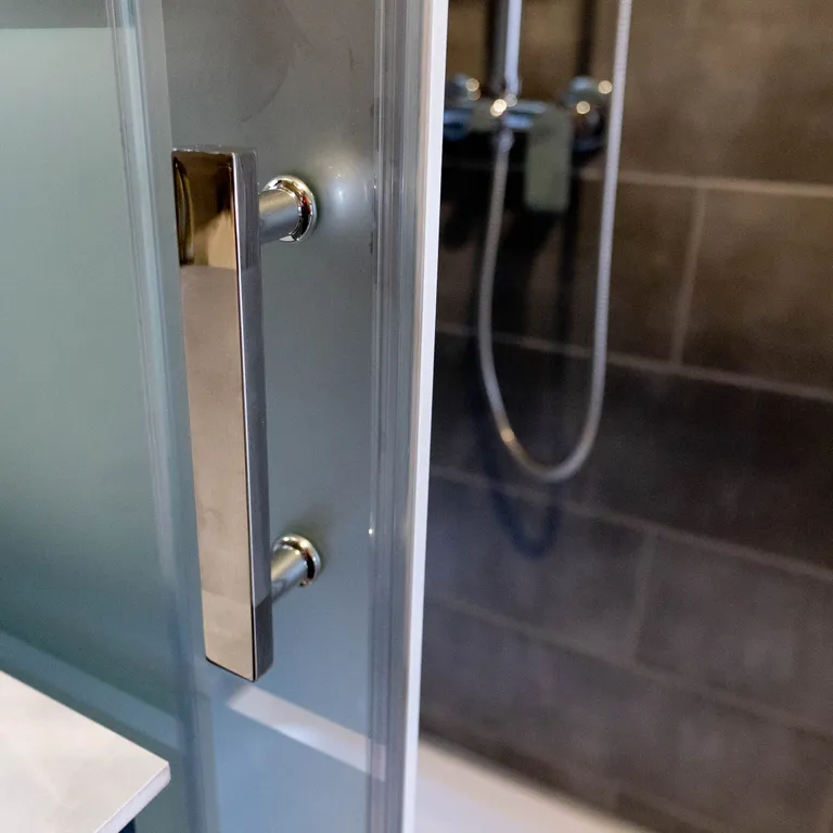 Домик на поляне любви в горах