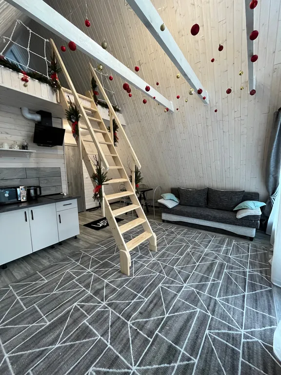 А-фрейм на берегу залива