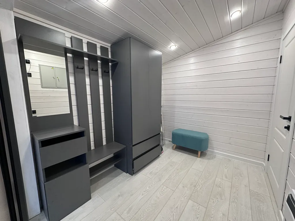 Дом в облаках у леса