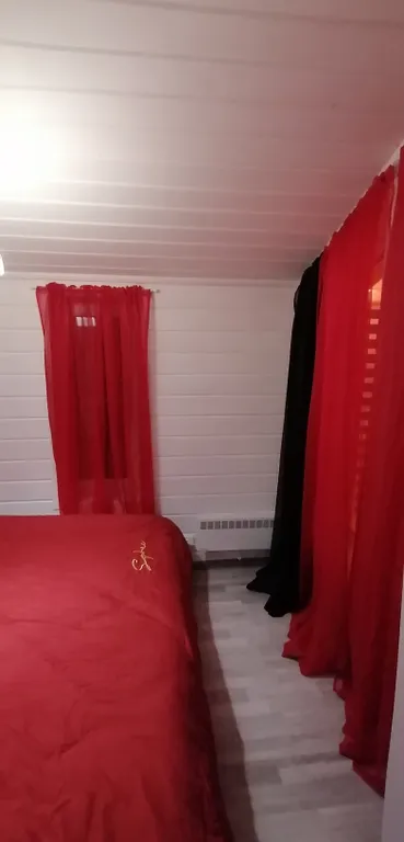 Дом с панорамными окнами на участке 10 соток