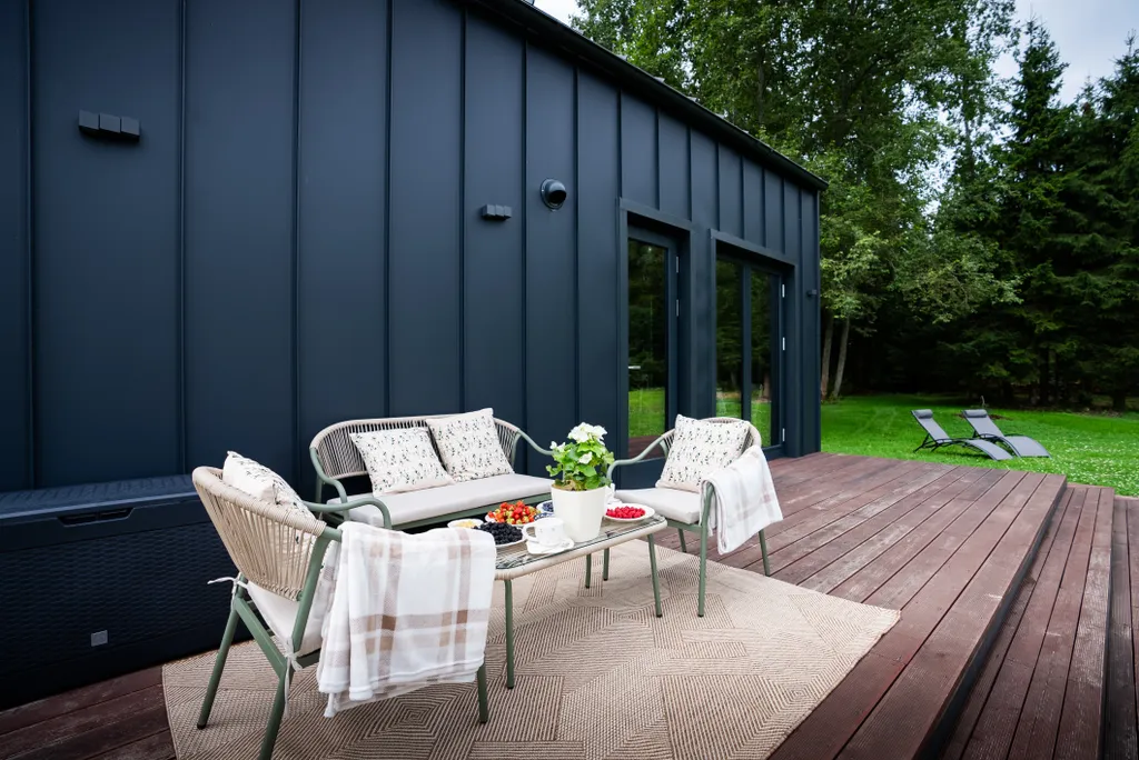 Наедине - дом в лесу