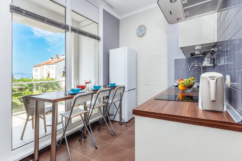 Двухкомнатный апартамент с видом на море