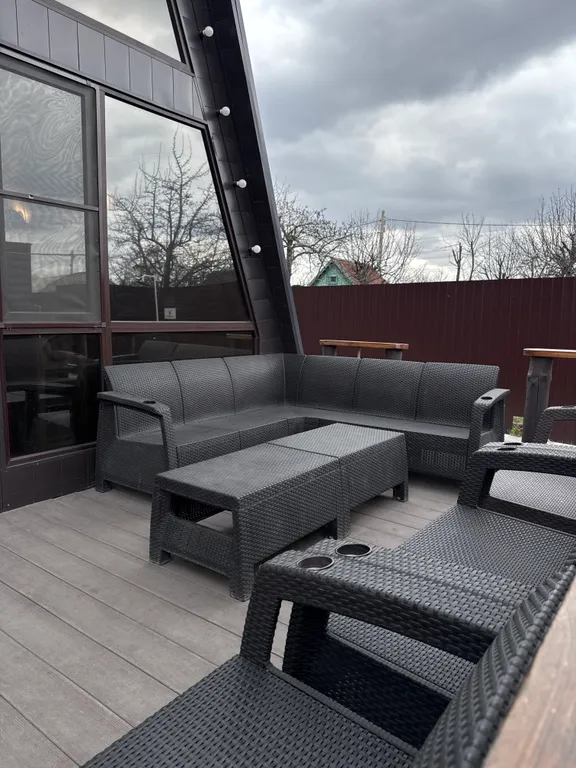 Большой дом с верандой