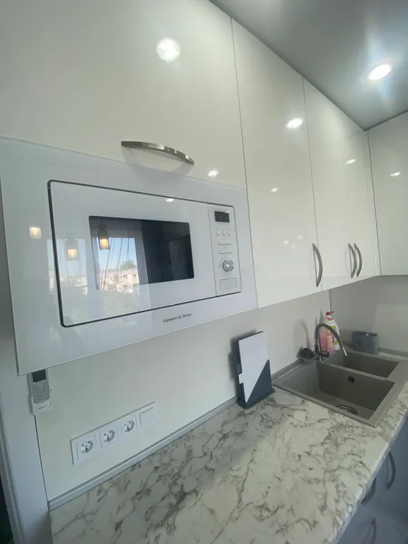 Уютная, светлая двухкомнатная квартира рядом с парком Поддубного