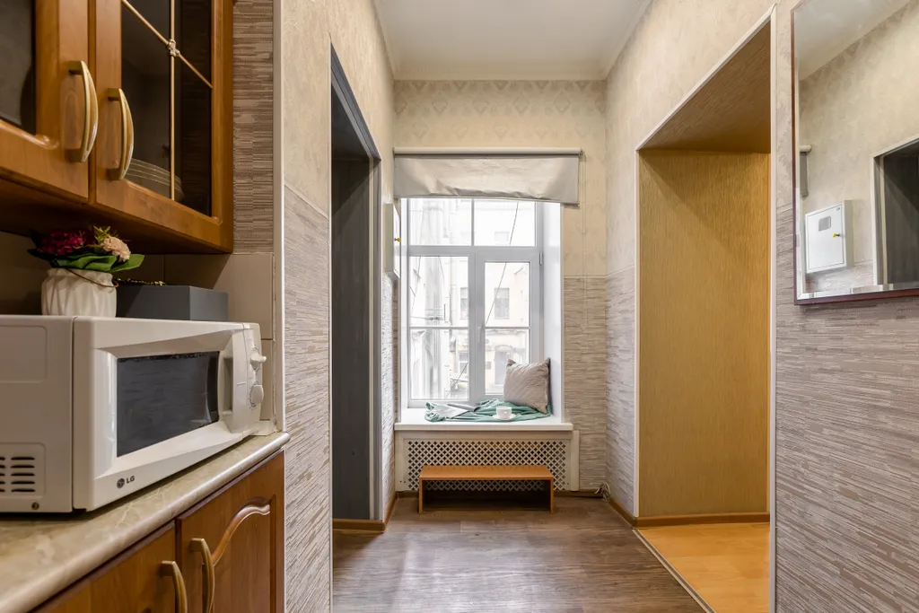 Рядом Невский, торговые центры, метро