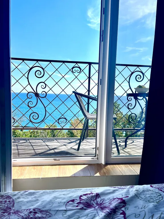 Две комнаты для семьи с видом на море