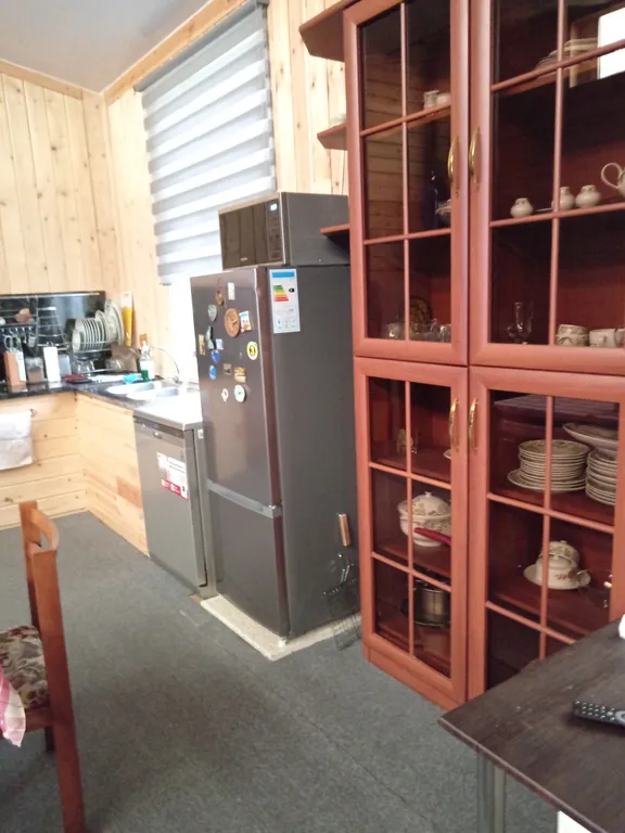 Тихий дом на берегу пруда