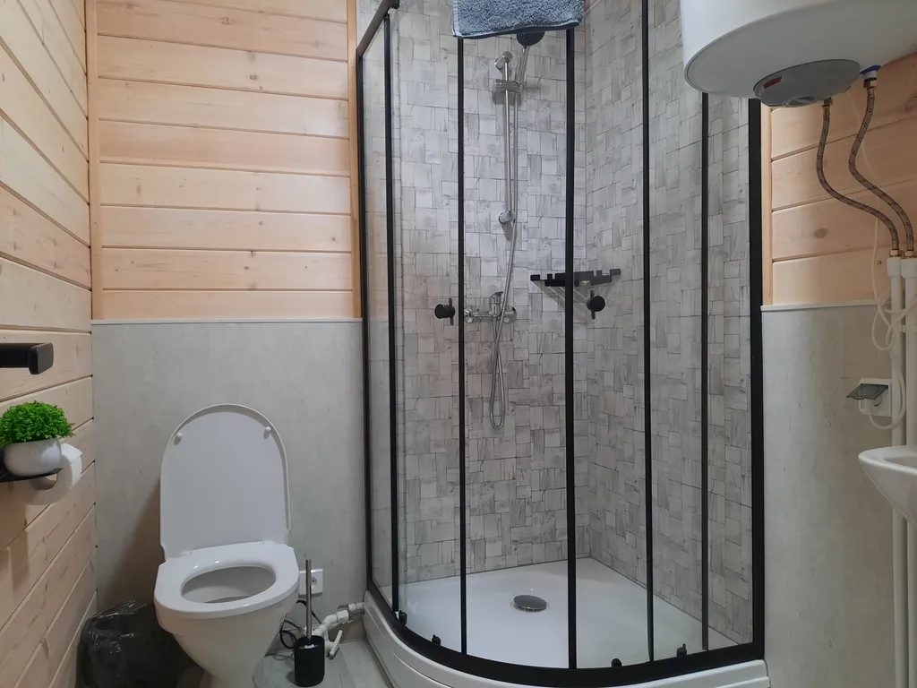 Уютный четырехместный Домик де-люкс с двухспальной кроватью