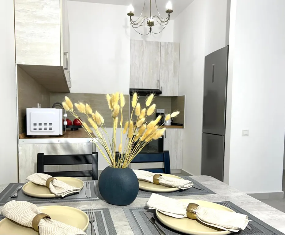 Атмосферная евродвушка, сияние в центре города