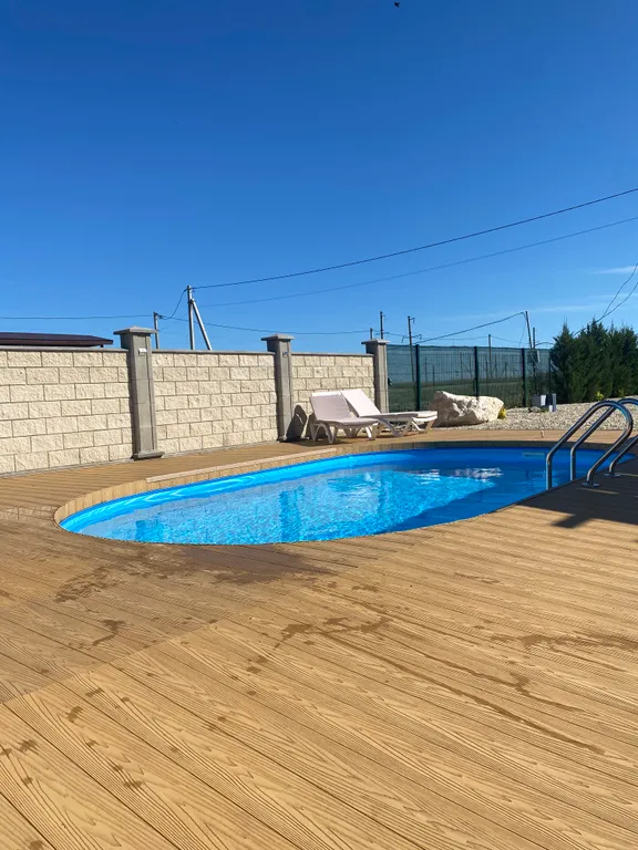 Дом с бассейном у моря