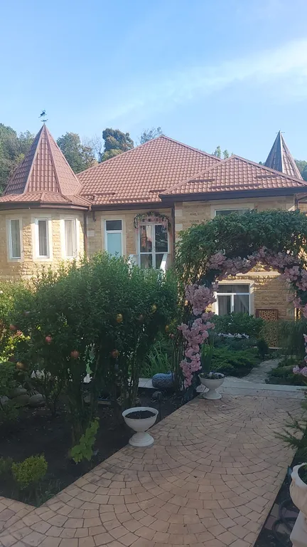 Дом замок с видом на море и горы