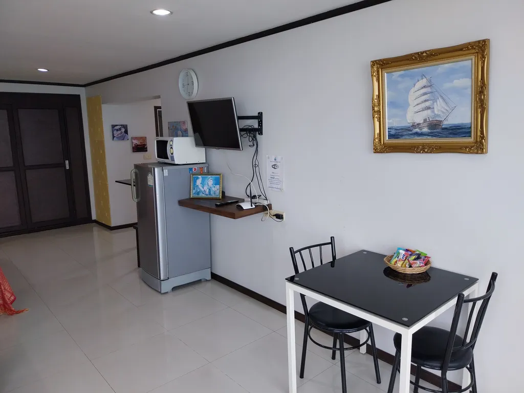 Студия с фронтальным видом на море