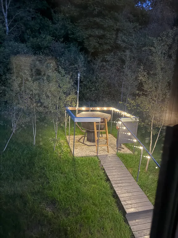 Уютный дом a-frame на окраине леса