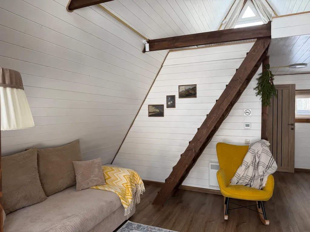 Белый а-фрейм