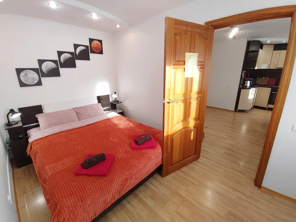 Просторная студийного плана двушка на Пяти Углах