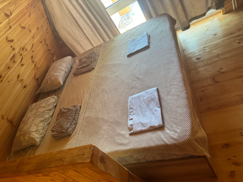 Деревянный дом на территории отеля