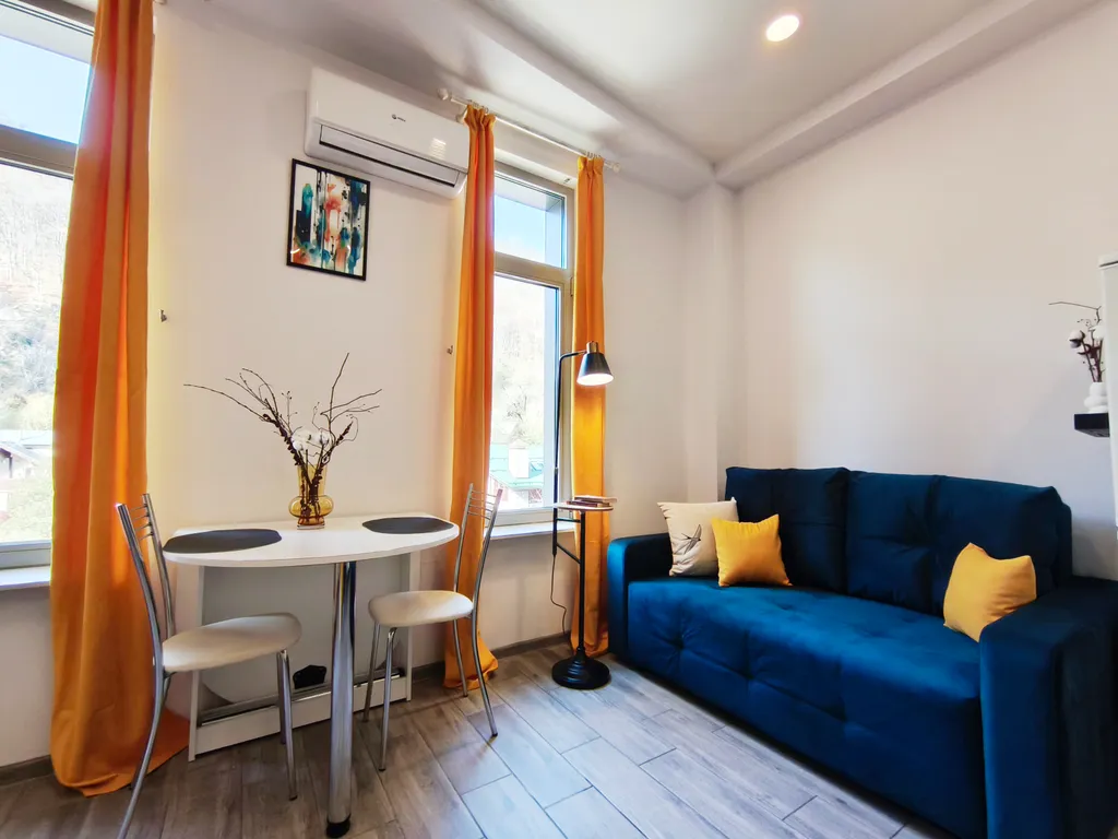 Современный апартамент-студия с видом на горы