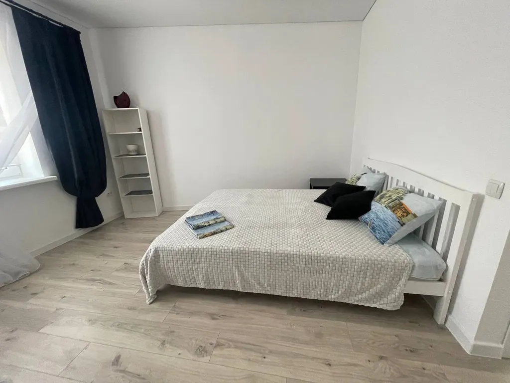 Семейные апартаменты в черно- белом стиле