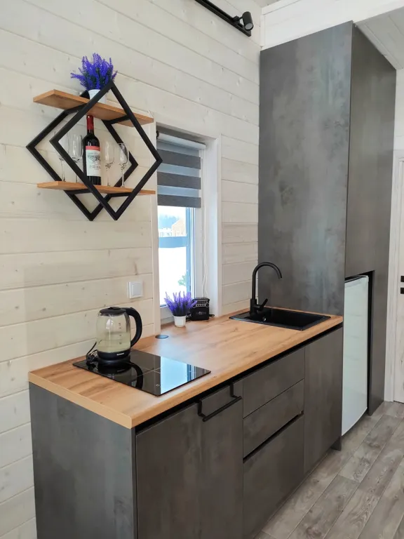 Уютный дом на берегу озера