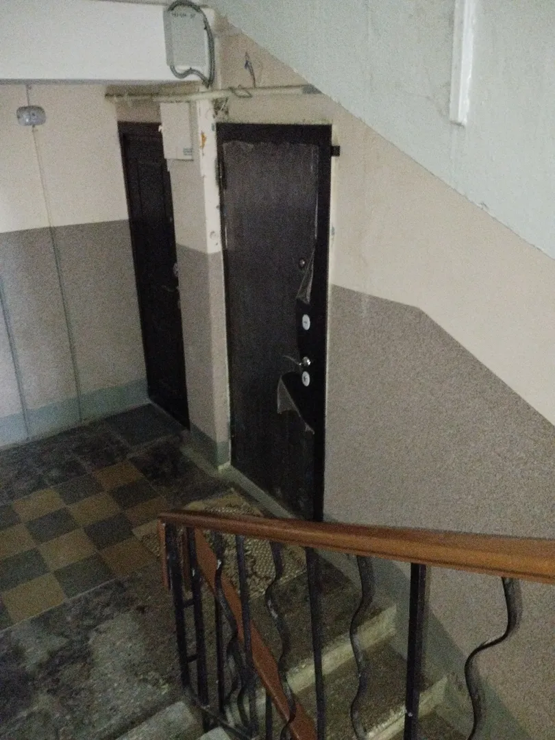 дверь в квартиру 