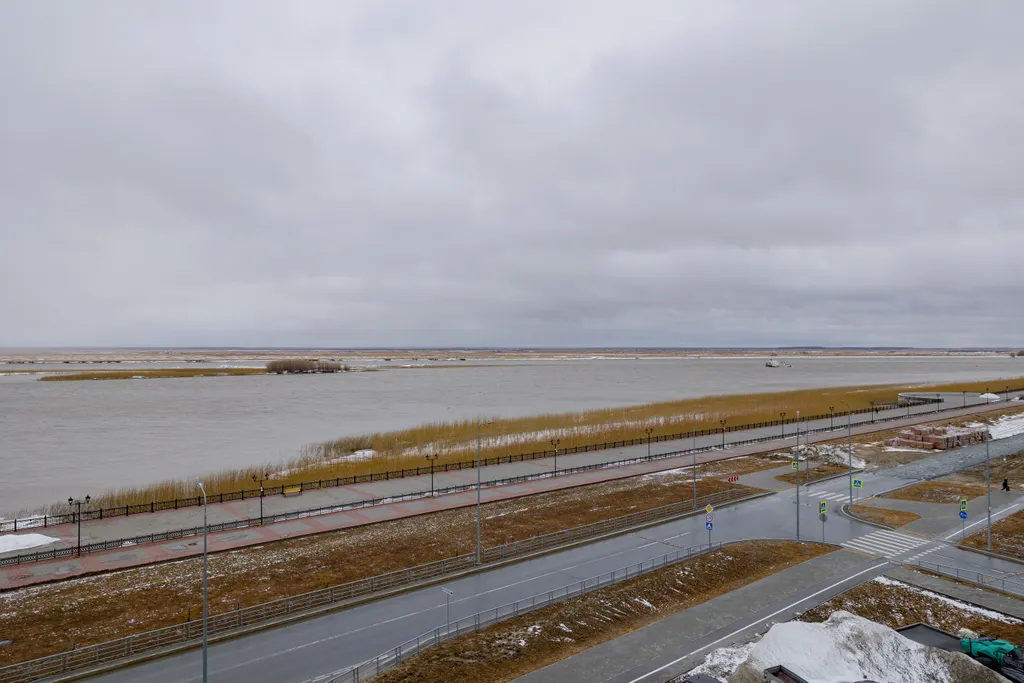 Апартаменты на набережной реки Иртыш