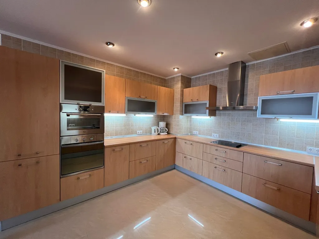 Видовые 3-комнатные апартаменты возле пляжа