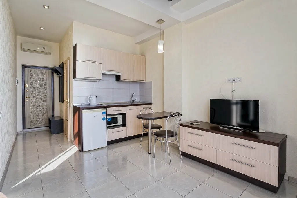 Студия на двоих с балконом у моря