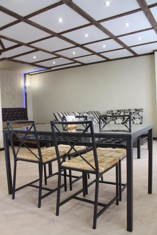 Просторная студия с видом на город и горы