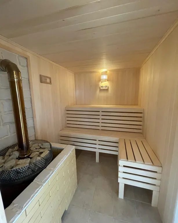 Дом с баней и бассейном