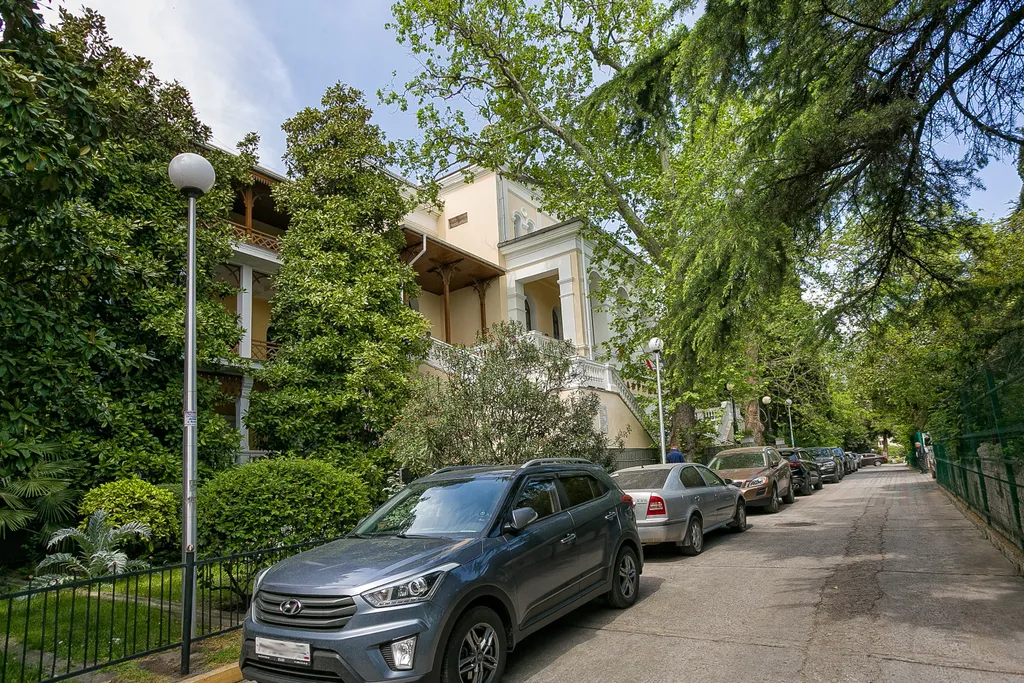 Шикарный люкс - итальянский натуральный мрамор и красное дерево