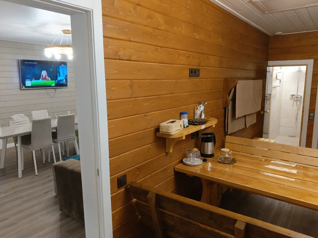 Новый дом-баня с беседками у леса