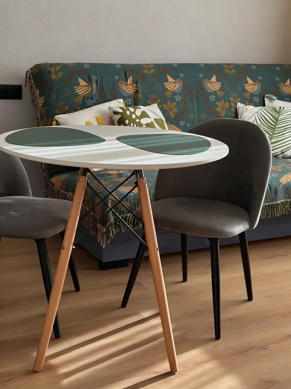 Солнечная квартира в центре города с видом на гору