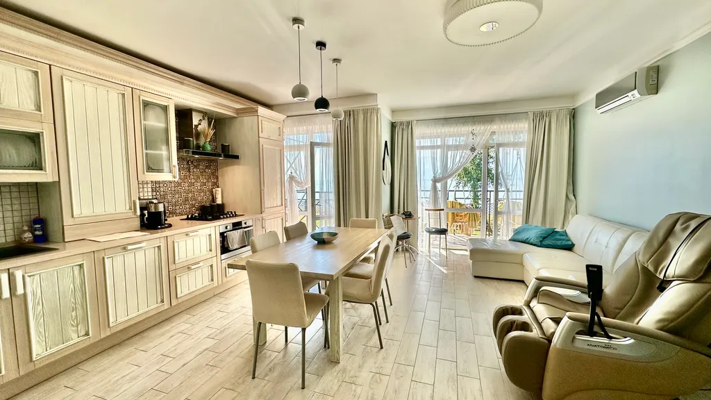 Квартира с панорамным видом на море