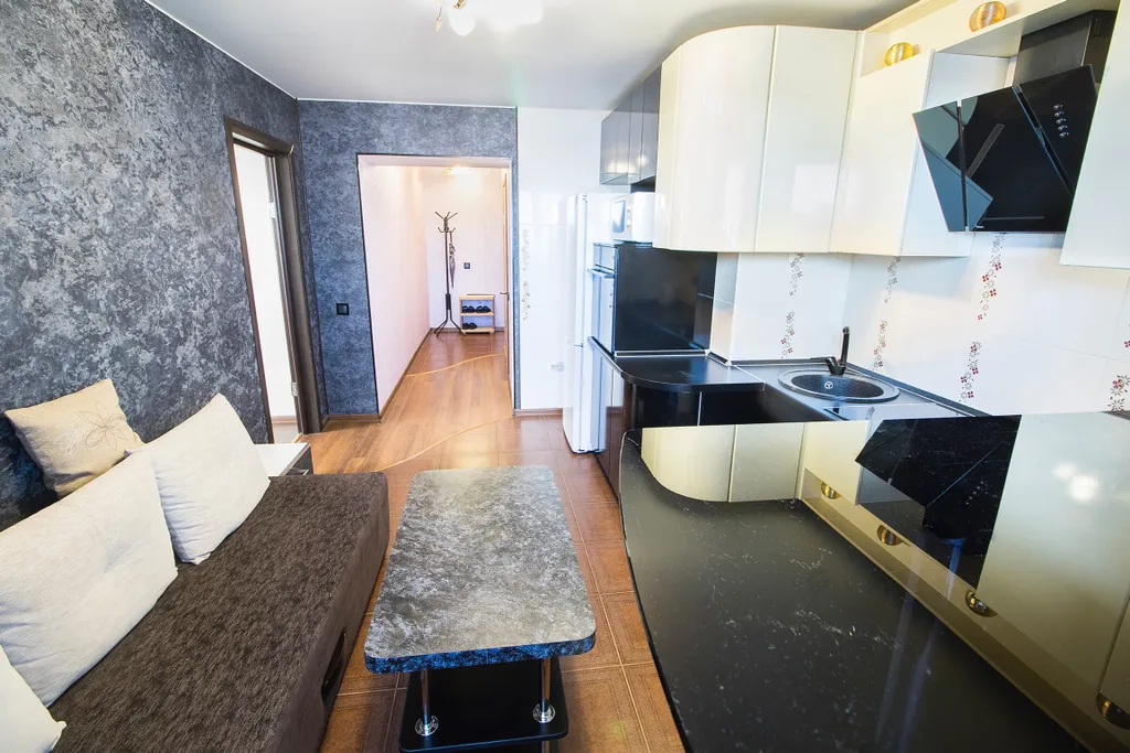 Апартаменты возле ТЦ Триумф с балконом