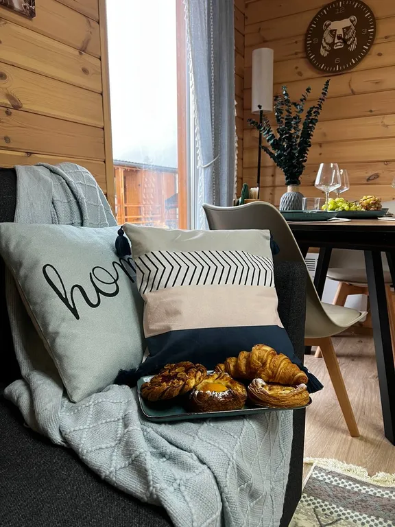 Уютный домик Karhumökki в окружении соснового леса и озер, у Игоры