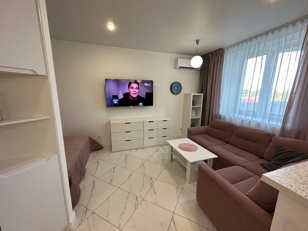 Совершенно новая уютная студия