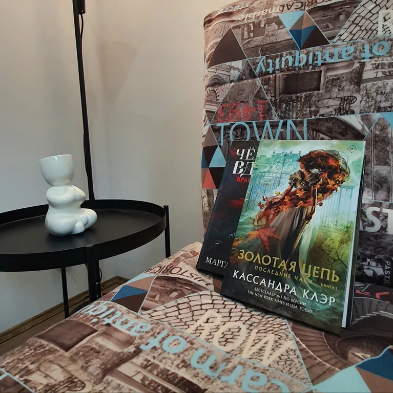 Домик под соснами