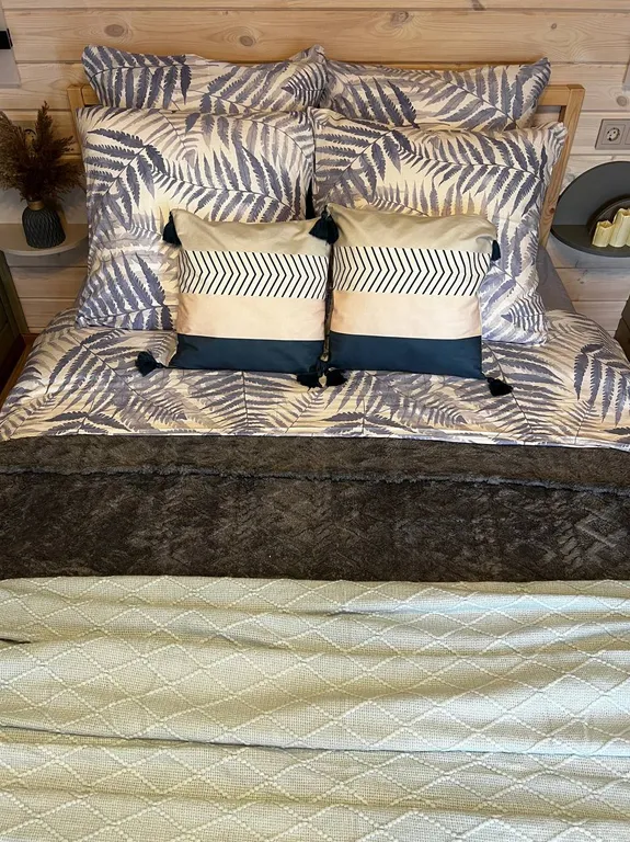 Уютный домик Karhumökki в окружении соснового леса и озер, у Игоры