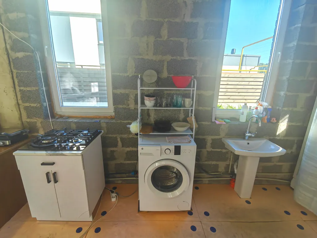 Дом с бассейном, но без ремонта